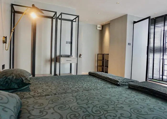 Hash Silom Soi 3 - Hip And Funky With Rooftop View Apartamento *